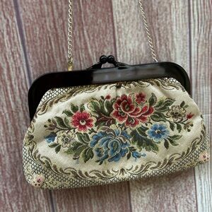 Vintage Tapestry gold floral coin purse style
Chain strap satin lined purse